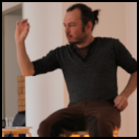 Dominic Memmel gibt einen Kurs